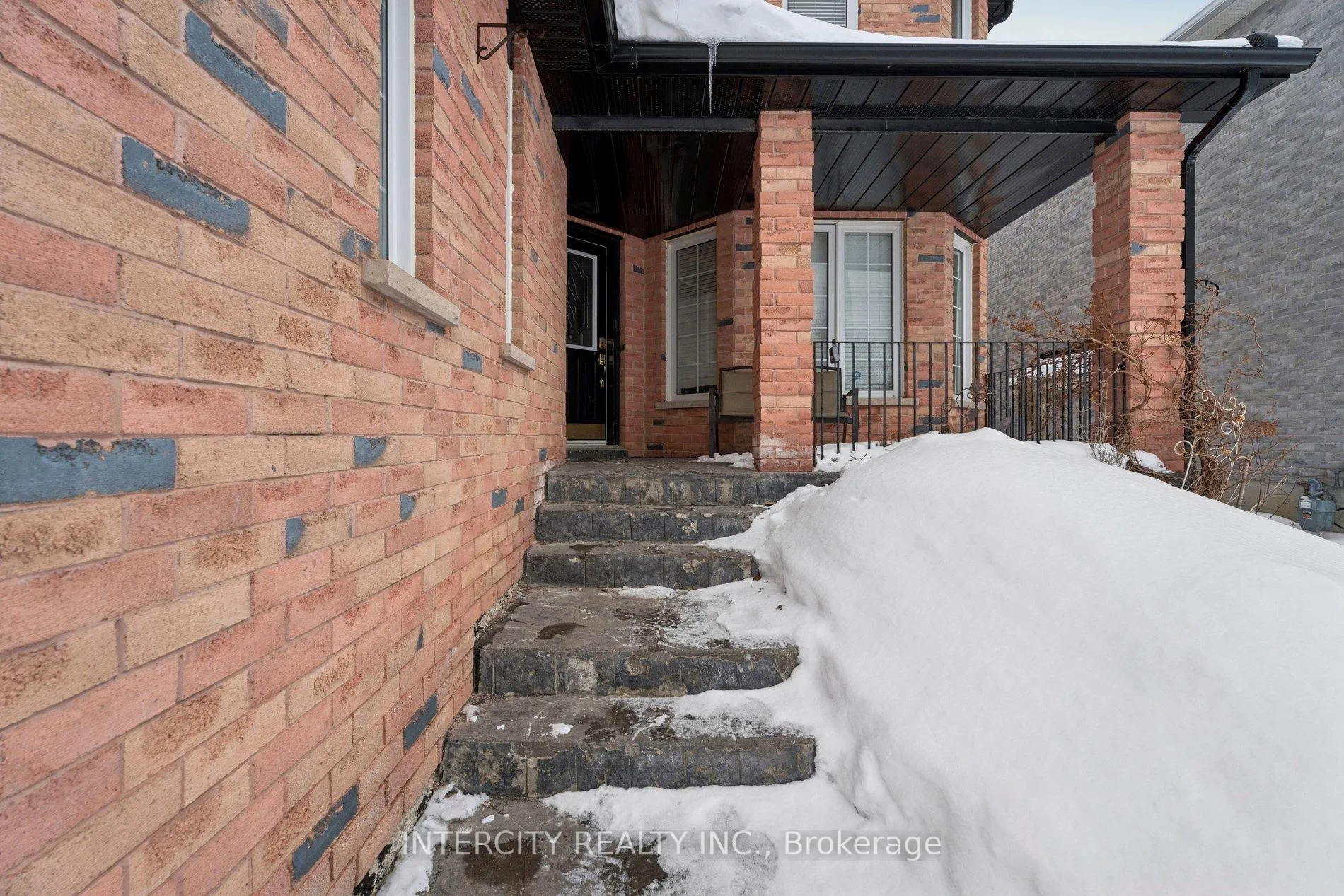 Photo 2 of 25 Meyer Avenue, Barrie, East Bayfield — HOMEH