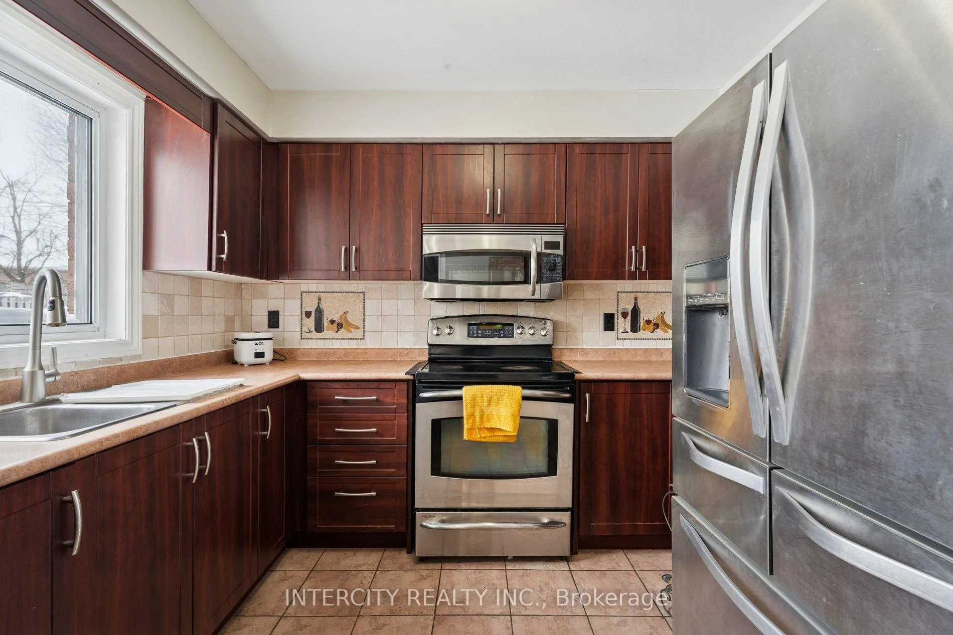Photo 14 of 25 Meyer Avenue, Barrie, East Bayfield — HOMEH