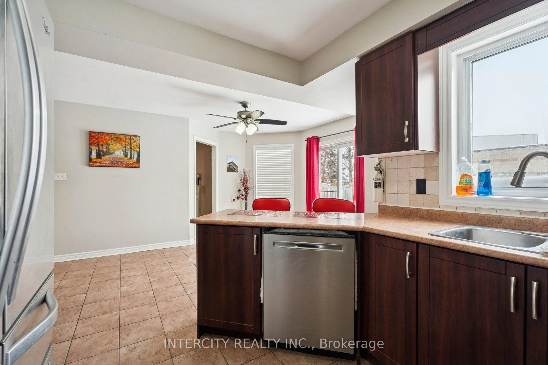 Photo 15 of 25 Meyer Avenue, Barrie, East Bayfield — HOMEH