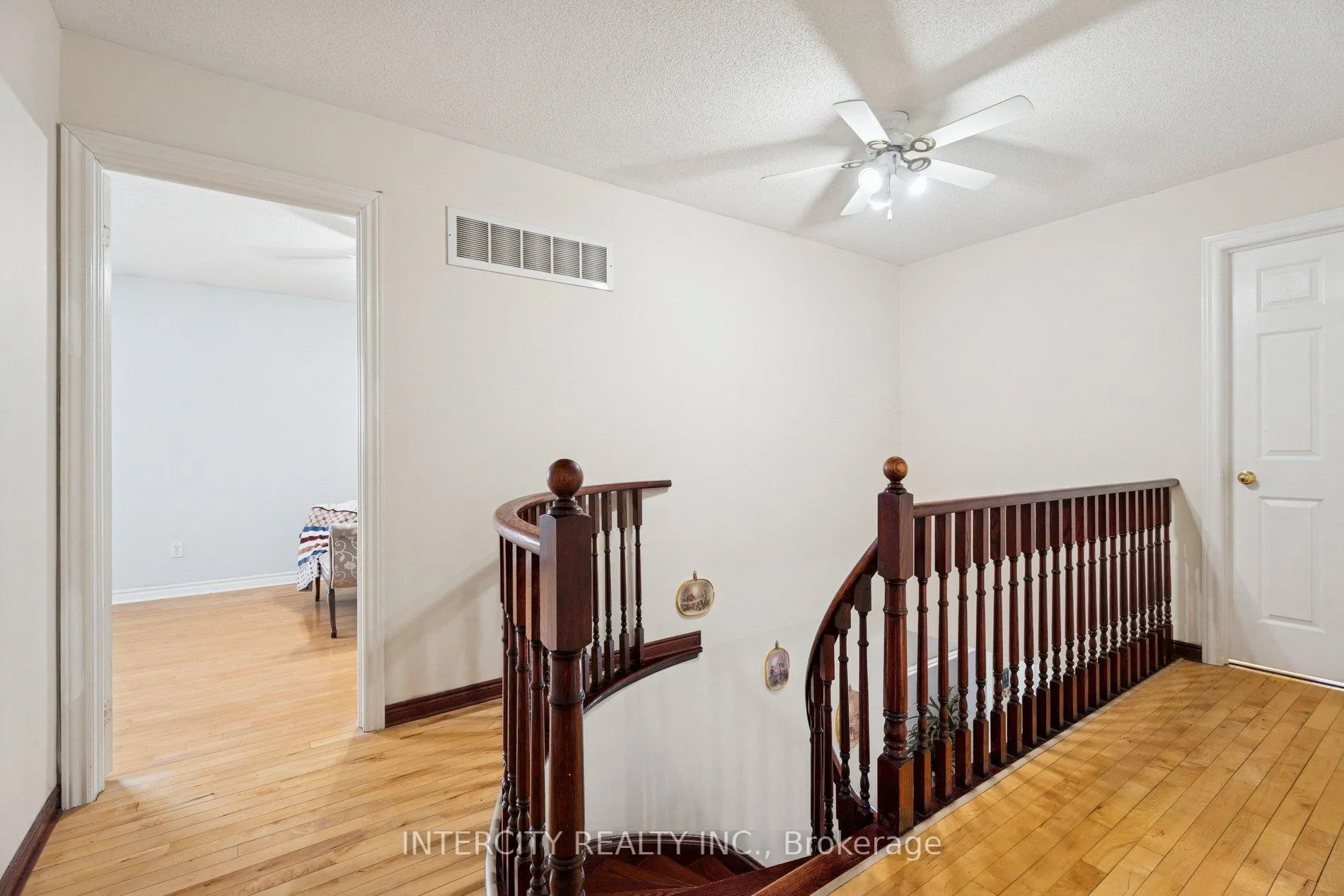 Photo 23 of 25 Meyer Avenue, Barrie, East Bayfield — HOMEH