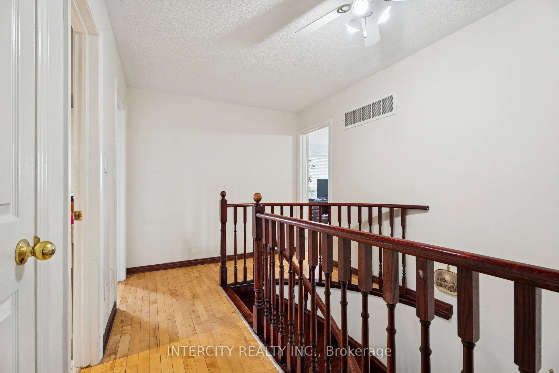 Photo 24 of 25 Meyer Avenue, Barrie, East Bayfield — HOMEH