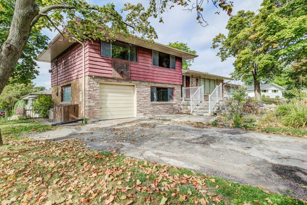 Photo 2 of 33 Evergreen Crescent, Kitchener — HOMEH