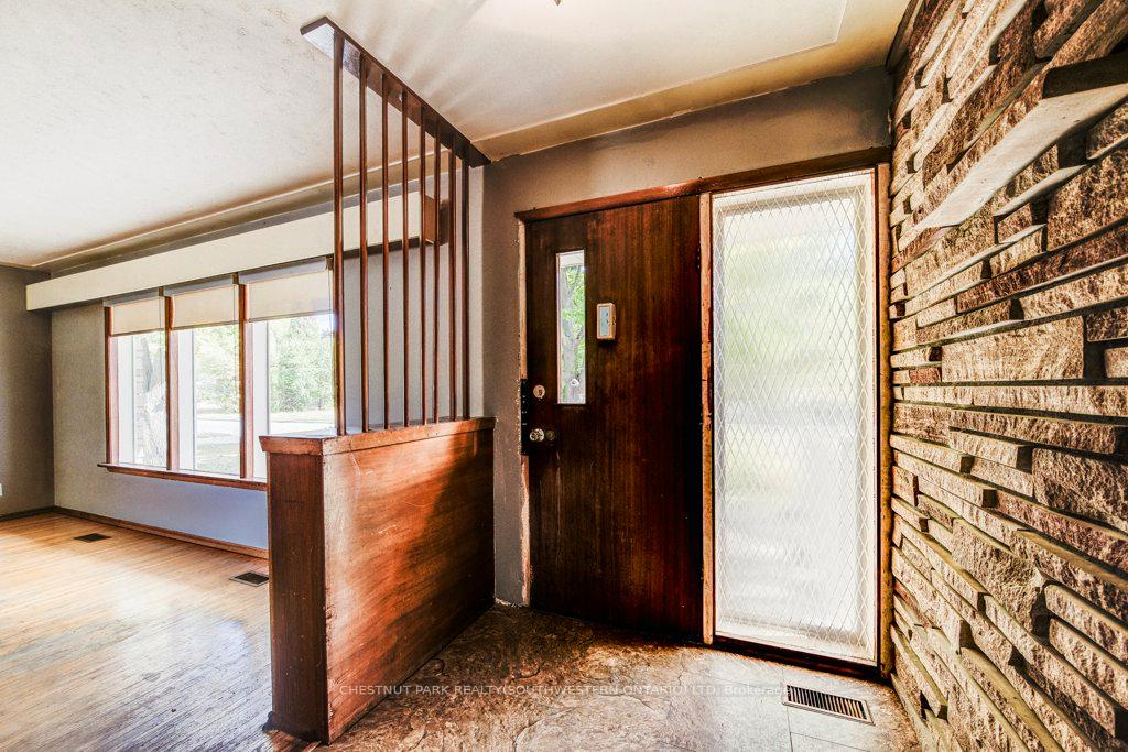 Photo 5 of 33 Evergreen Crescent, Kitchener — HOMEH