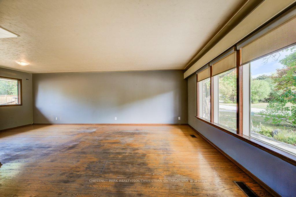 Photo 6 of 33 Evergreen Crescent, Kitchener — HOMEH