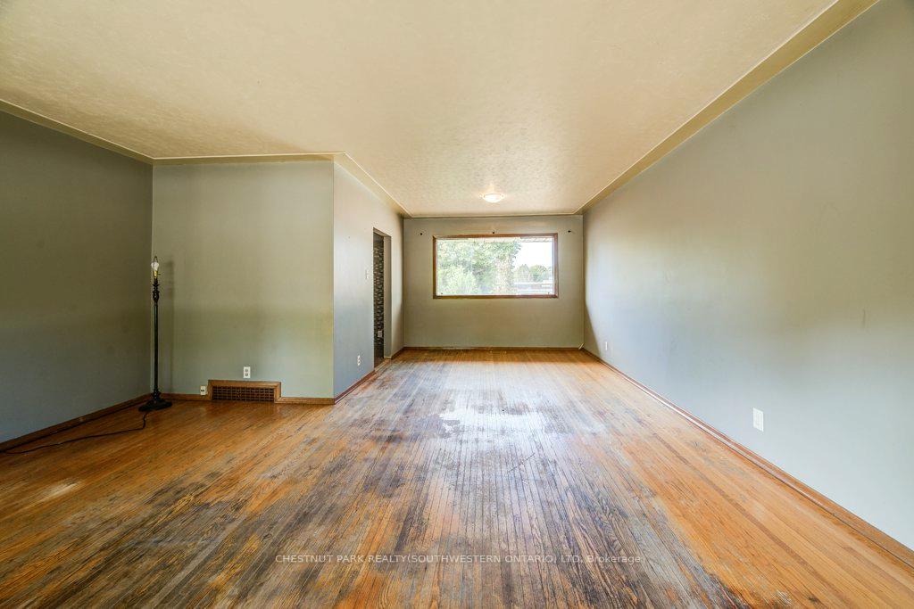 Photo 8 of 33 Evergreen Crescent, Kitchener — HOMEH