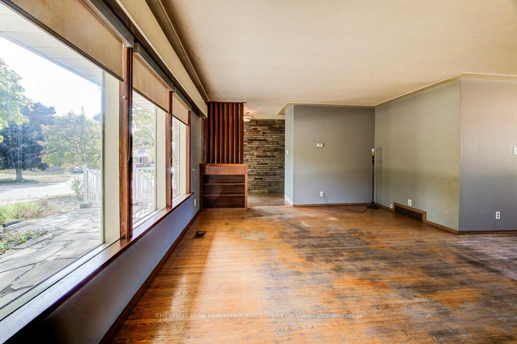 Photo 9 of 33 Evergreen Crescent, Kitchener — HOMEH