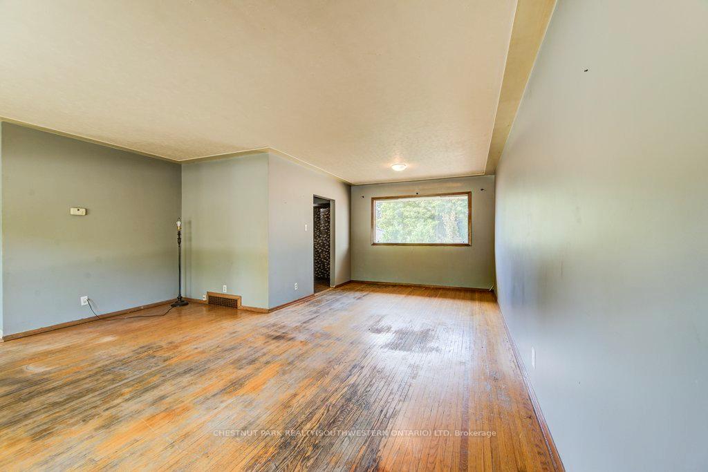 Photo 10 of 33 Evergreen Crescent, Kitchener — HOMEH