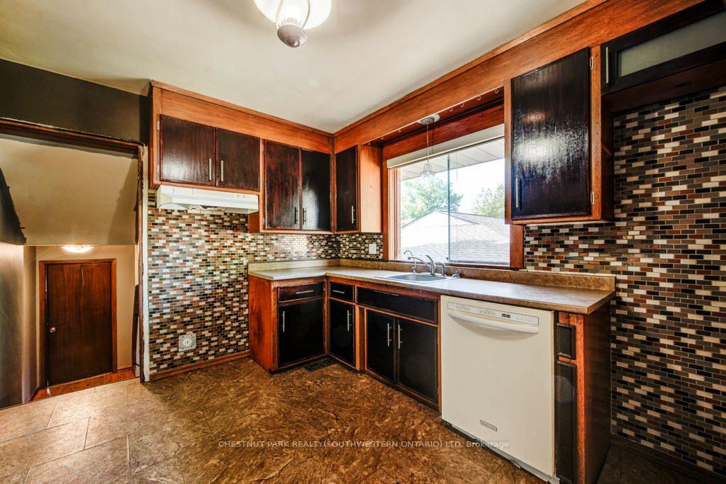 Photo 14 of 33 Evergreen Crescent, Kitchener — HOMEH