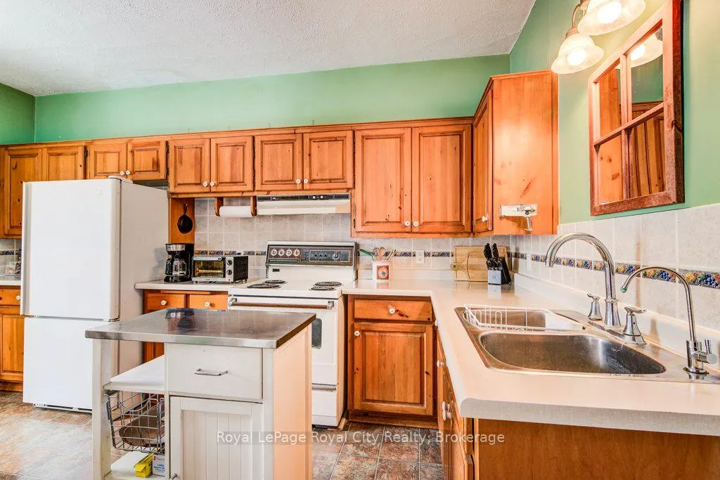 Photo 18 of 132 Neeve Street, Guelph, St. Patrick's Ward — HOMEH