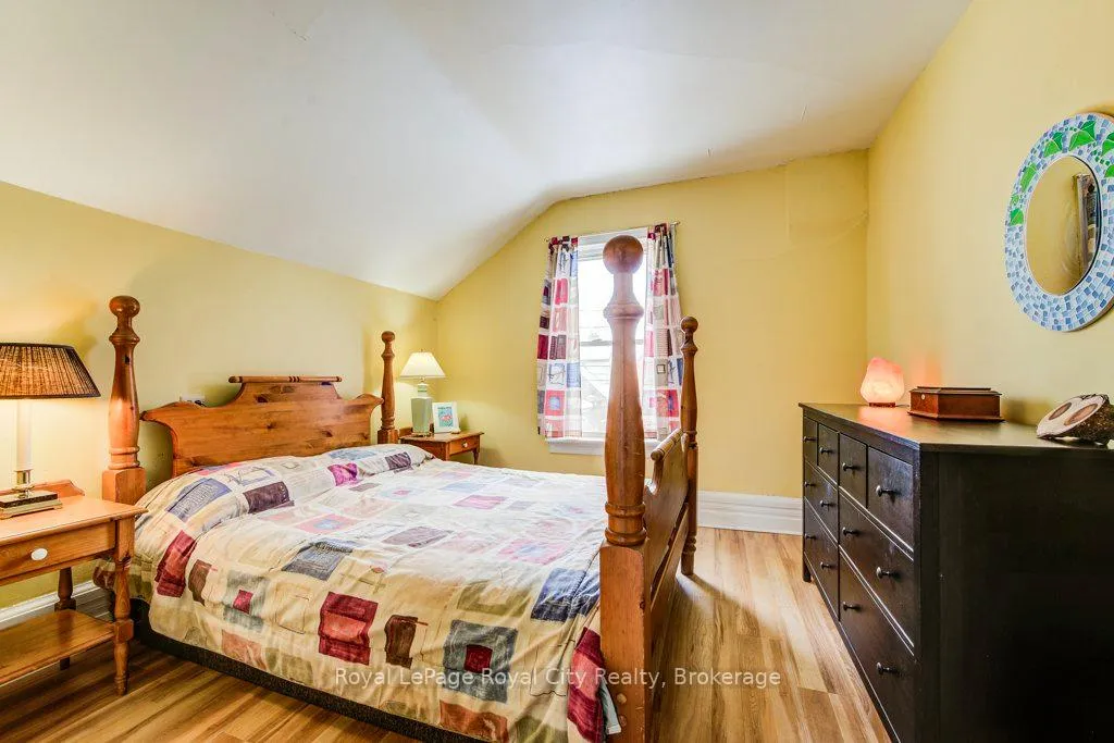 Photo 25 of 132 Neeve Street, Guelph, St. Patrick's Ward — HOMEH