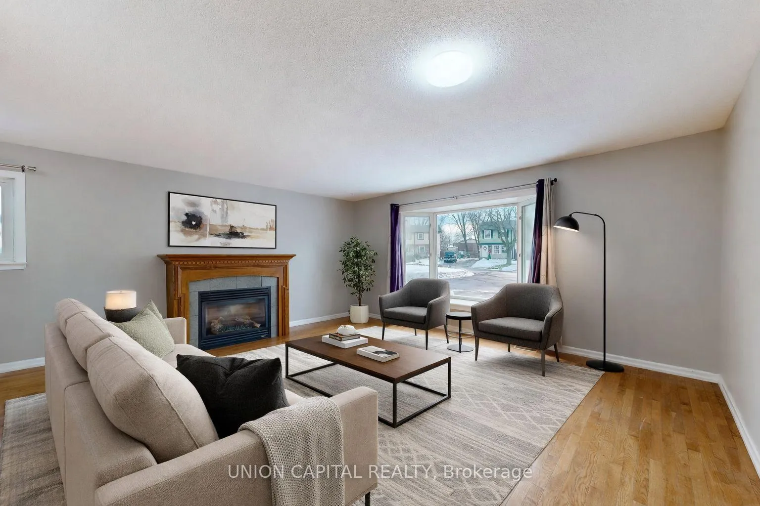 Photo 6 of 376 Calvert Court, Oshawa, Lakeview — HOMEH