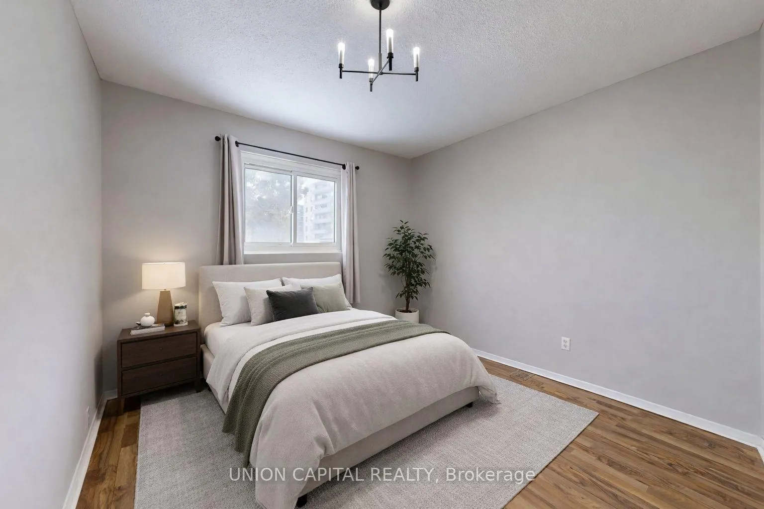 Photo 11 of 376 Calvert Court, Oshawa, Lakeview — HOMEH