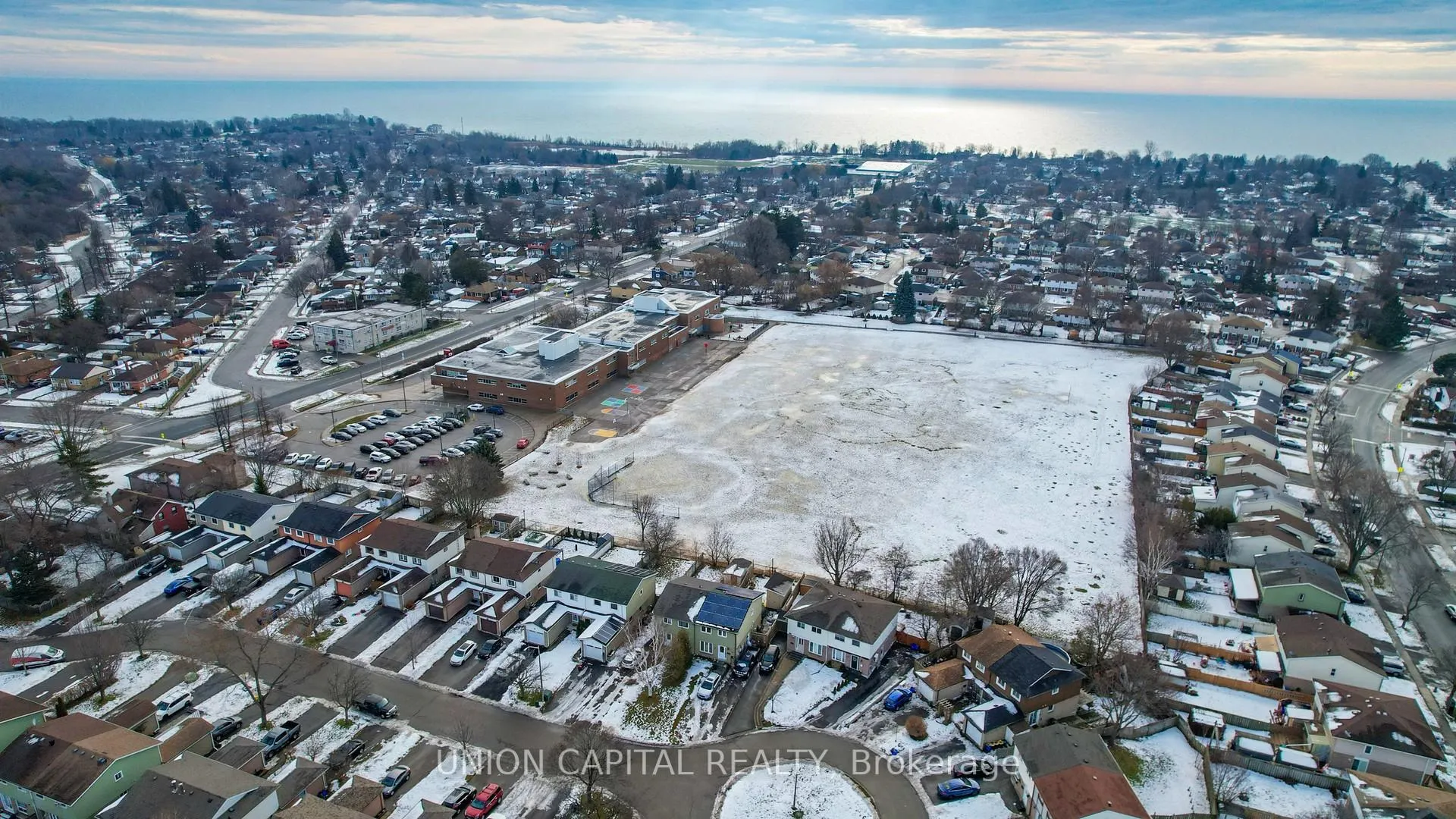 Photo 16 of 376 Calvert Court, Oshawa, Lakeview — HOMEH