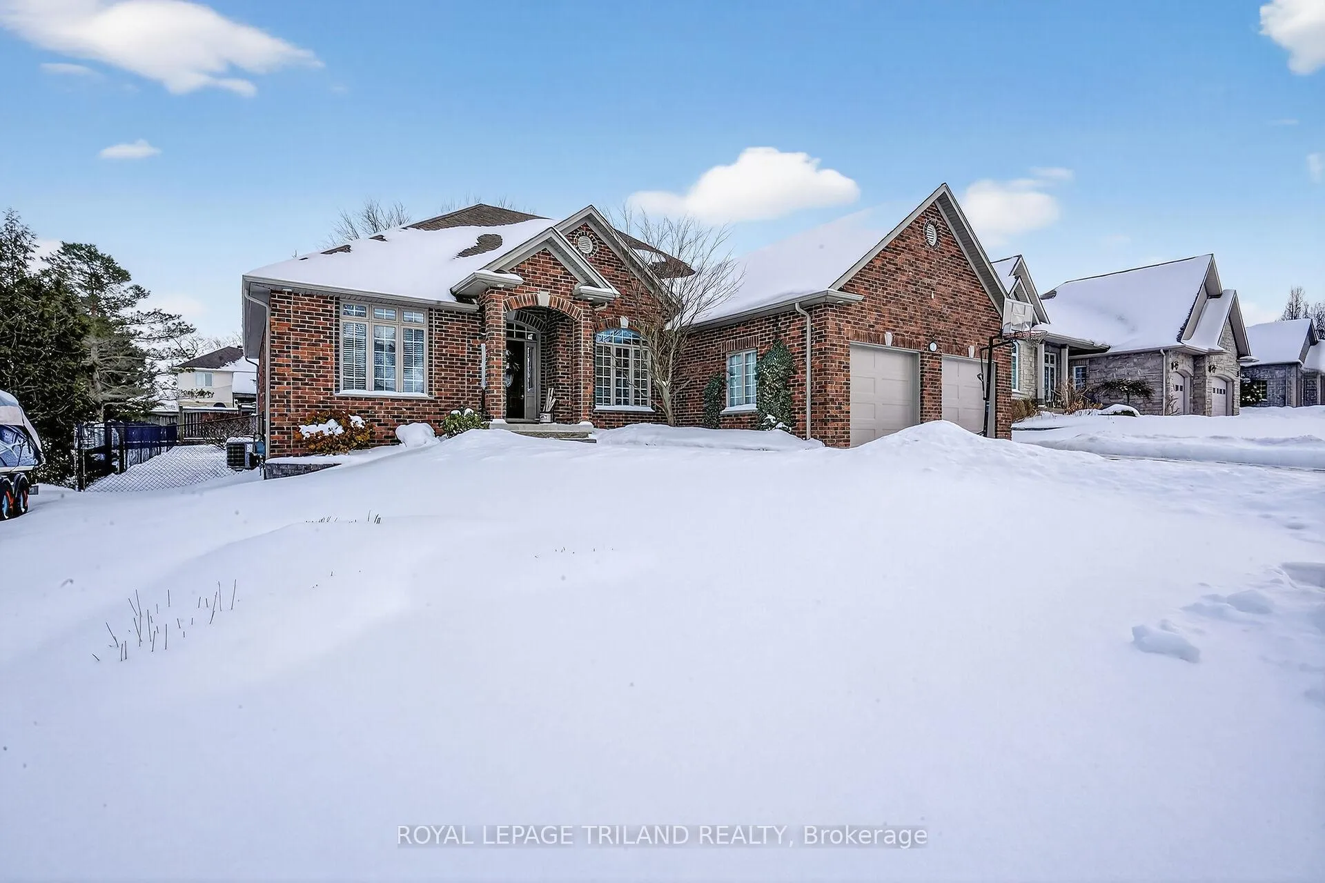 Photo 2 of 5 Baron Crescent, Middlesex Centre, Kilworth — HOMEH