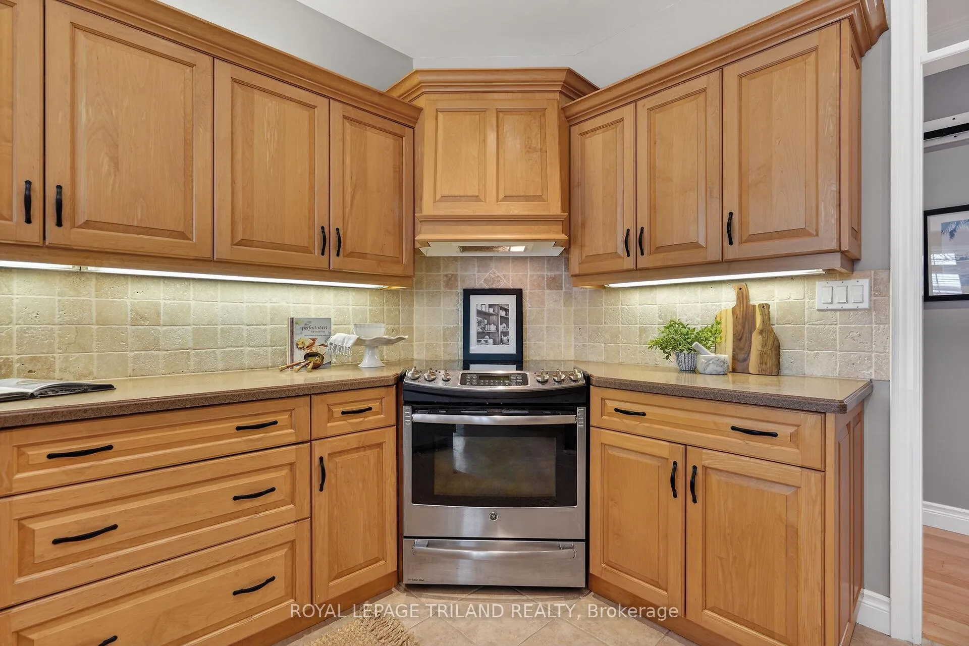 Photo 20 of 5 Baron Crescent, Middlesex Centre, Kilworth — HOMEH