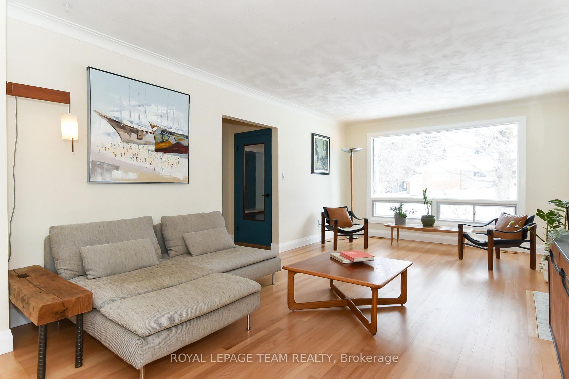 Photo 2 of 828 Kingsmere Avenue, Ottawa, McKellar Heights/Glabar Park — HOMEH