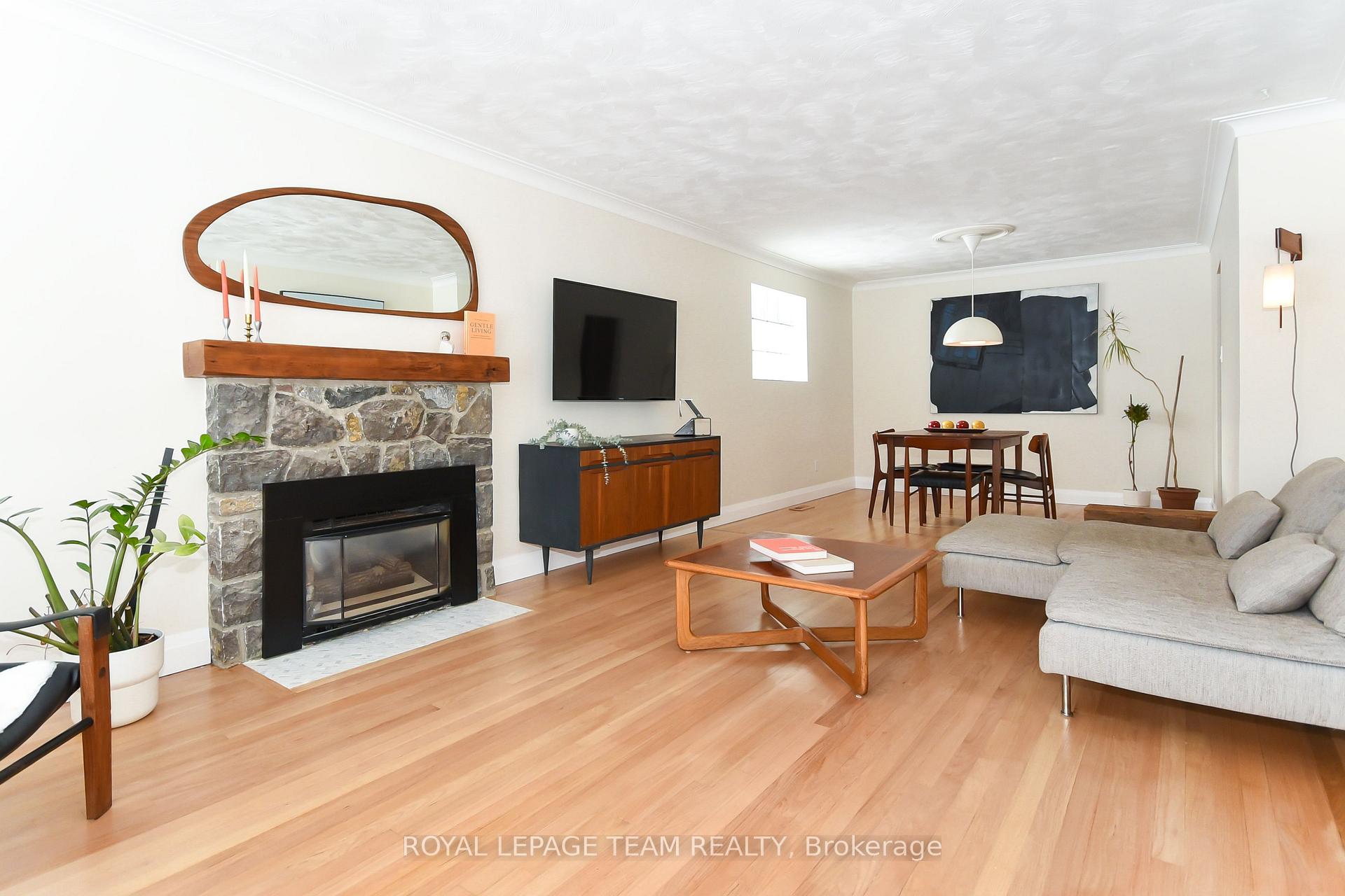 Photo 4 of 828 Kingsmere Avenue, Ottawa, McKellar Heights/Glabar Park — HOMEH