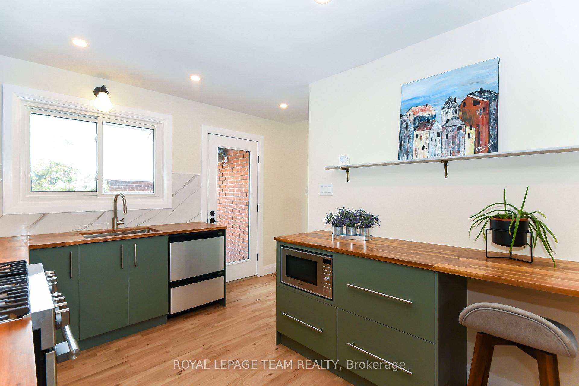 Photo 9 of 828 Kingsmere Avenue, Ottawa, McKellar Heights/Glabar Park — HOMEH