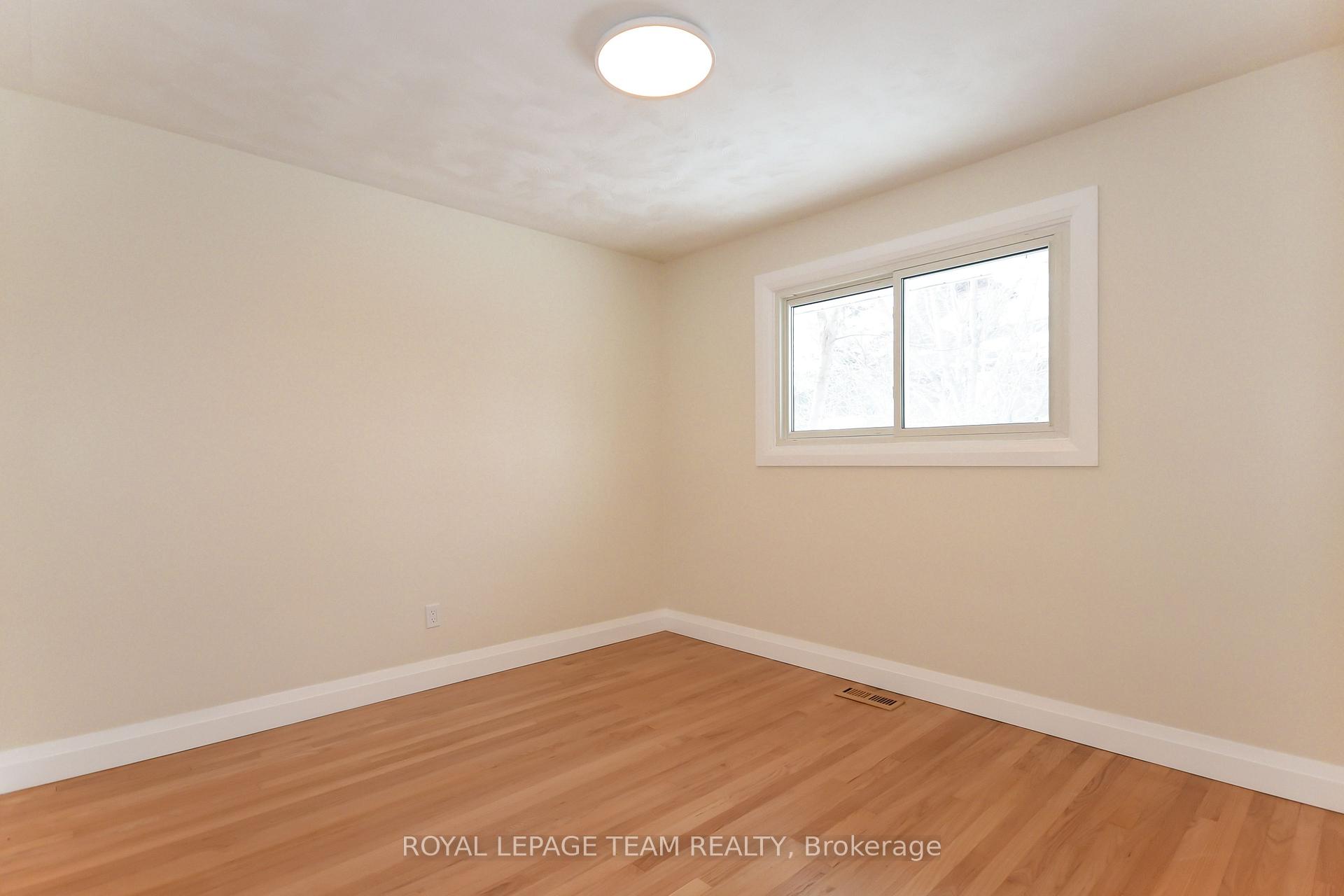 Photo 15 of 828 Kingsmere Avenue, Ottawa, McKellar Heights/Glabar Park — HOMEH