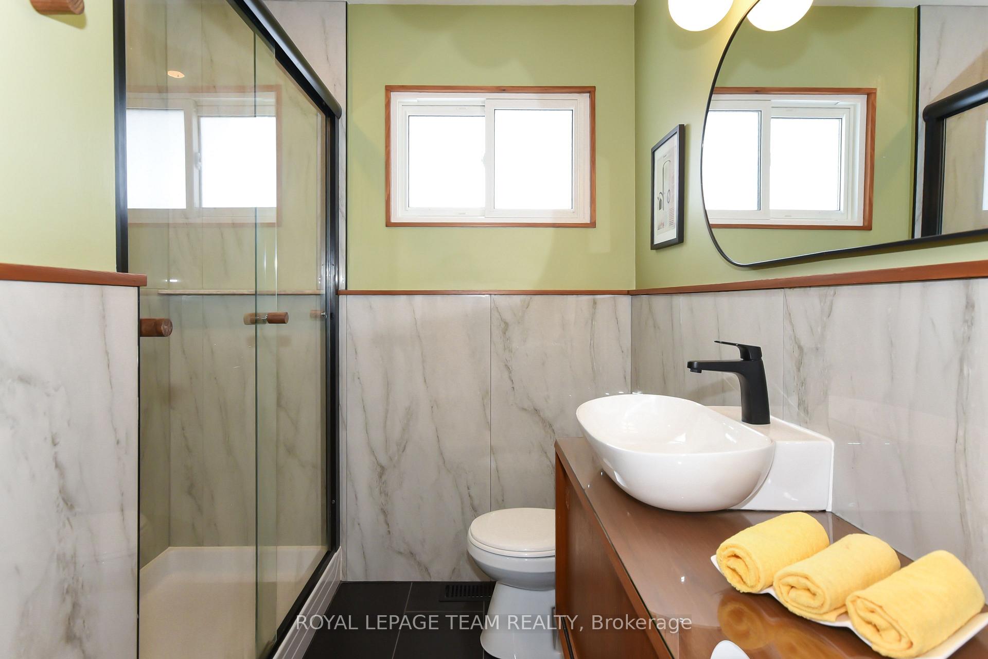 Photo 16 of 828 Kingsmere Avenue, Ottawa, McKellar Heights/Glabar Park — HOMEH