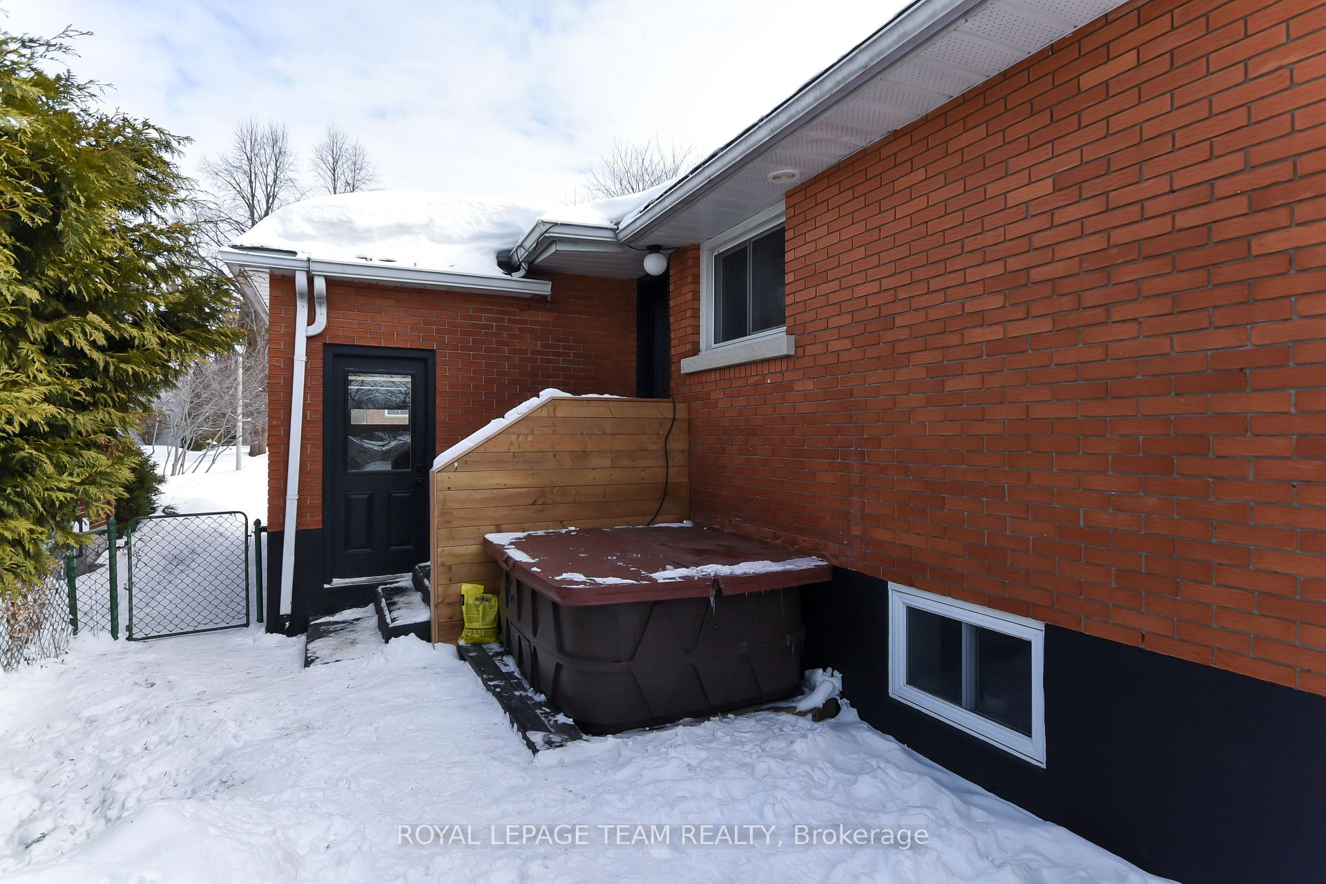 Photo 24 of 828 Kingsmere Avenue, Ottawa, McKellar Heights/Glabar Park — HOMEH