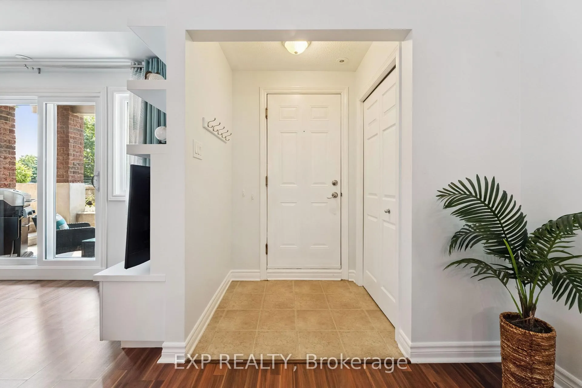 Photo 2 of Unit B, 231 Crestway Drive, Ottawa, Barrhaven East — HOMEH