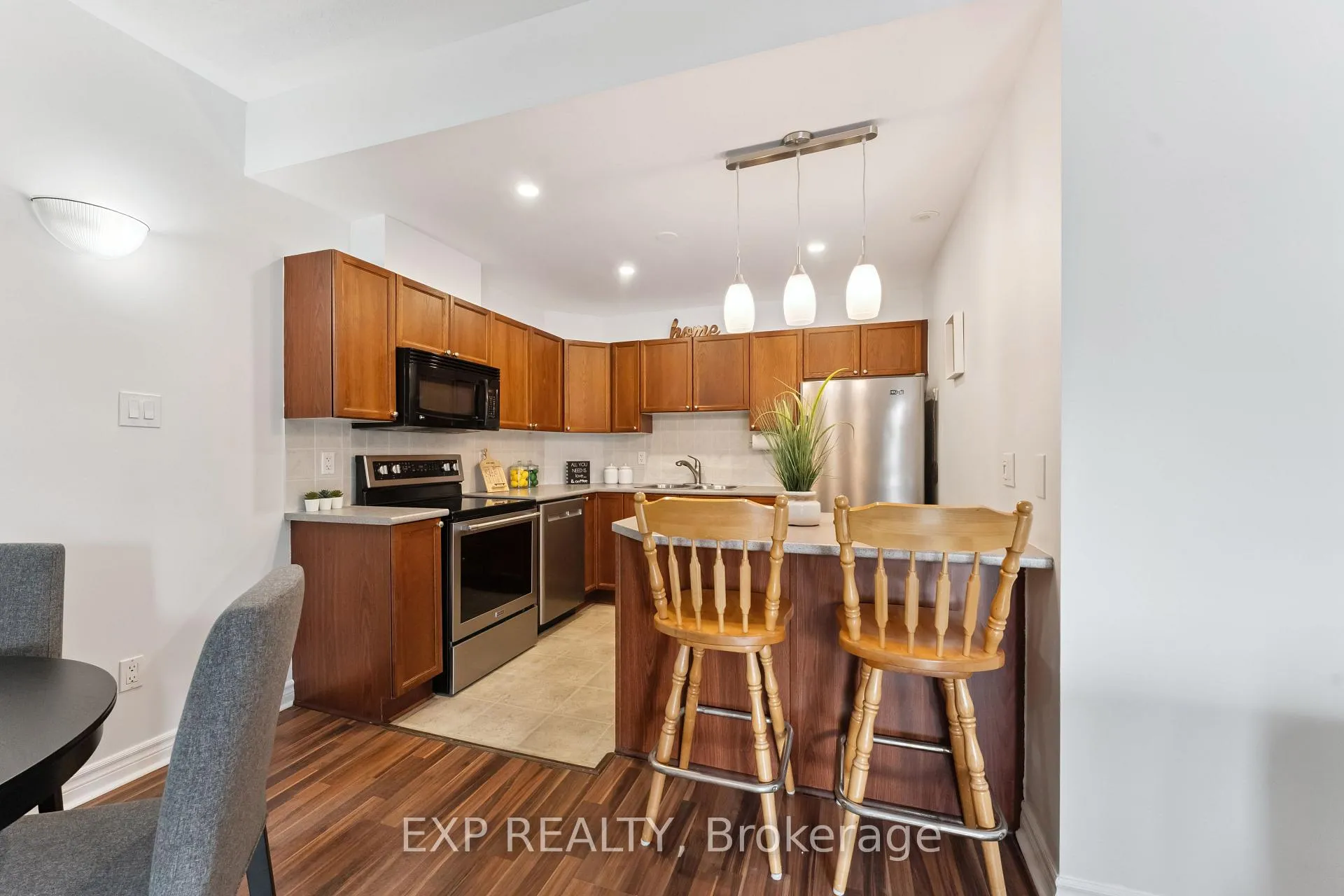 Photo 10 of Unit B, 231 Crestway Drive, Ottawa, Barrhaven East — HOMEH