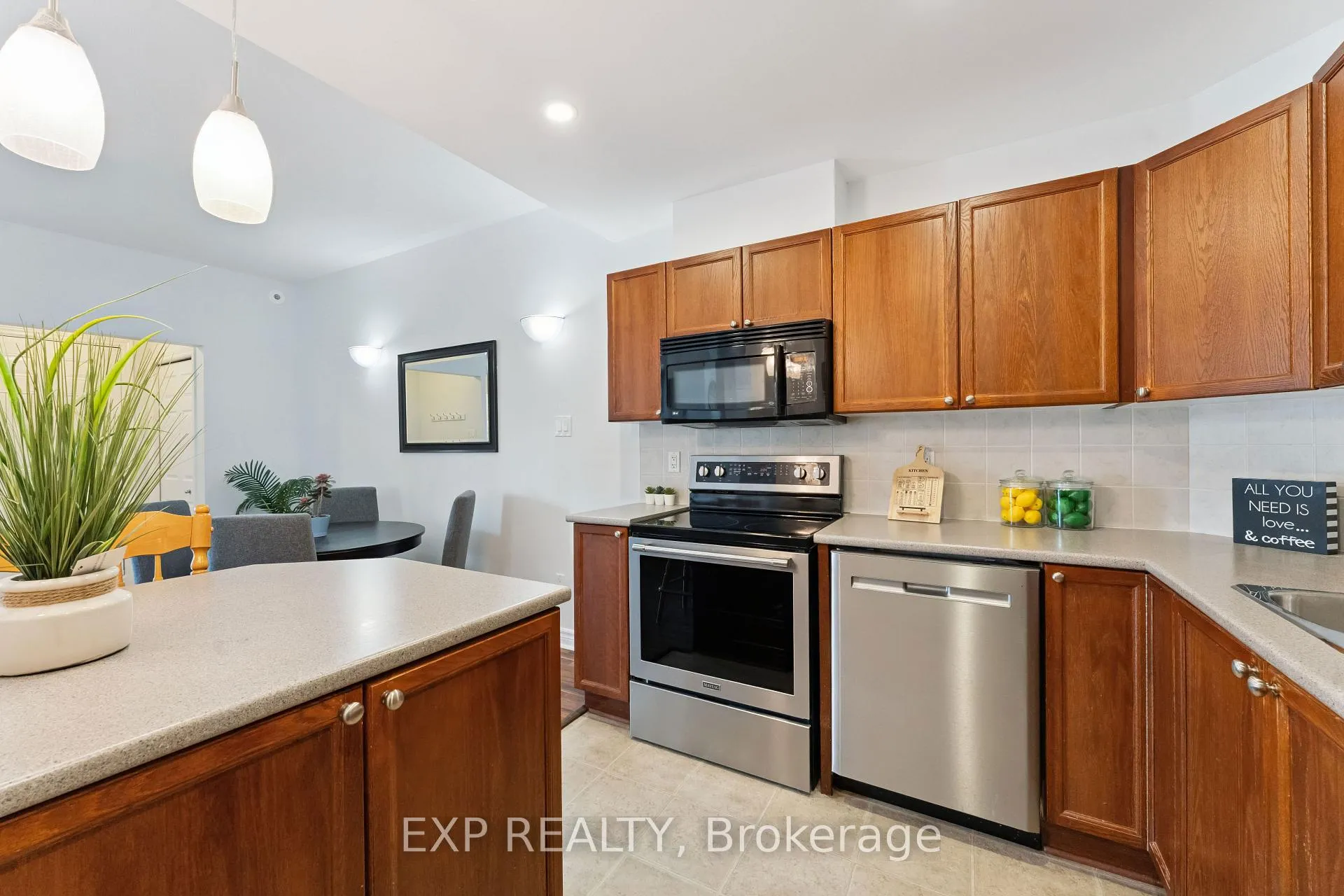 Photo 12 of Unit B, 231 Crestway Drive, Ottawa, Barrhaven East — HOMEH