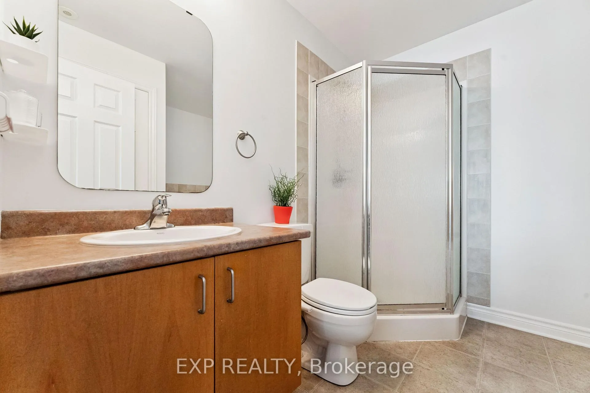 Photo 17 of Unit B, 231 Crestway Drive, Ottawa, Barrhaven East — HOMEH
