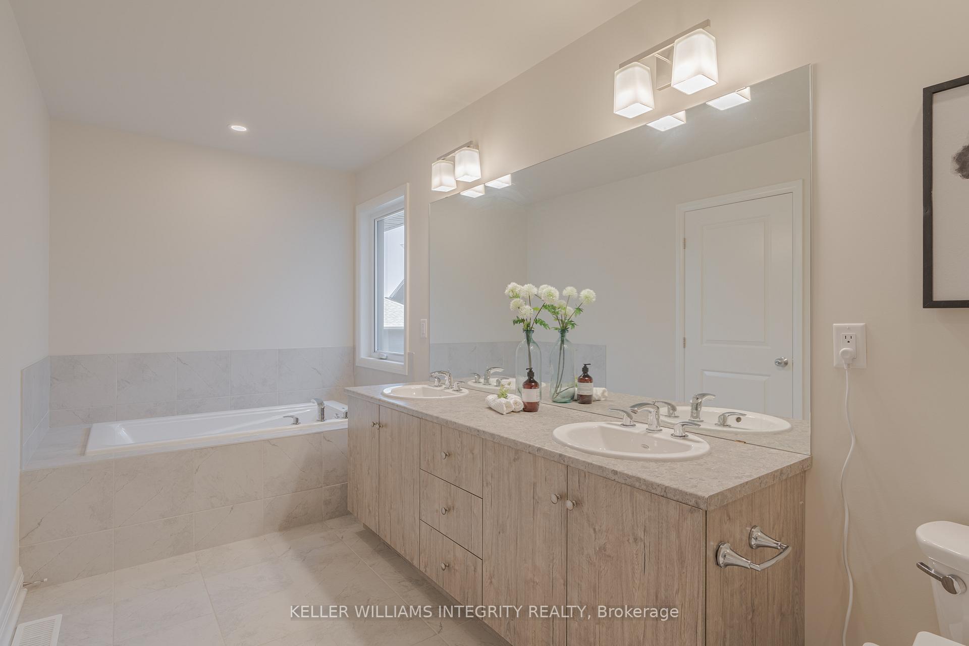 Photo 22 of 176 Avro Circle, Ottawa, CFB Rockcliffe and Area — HOMEH
