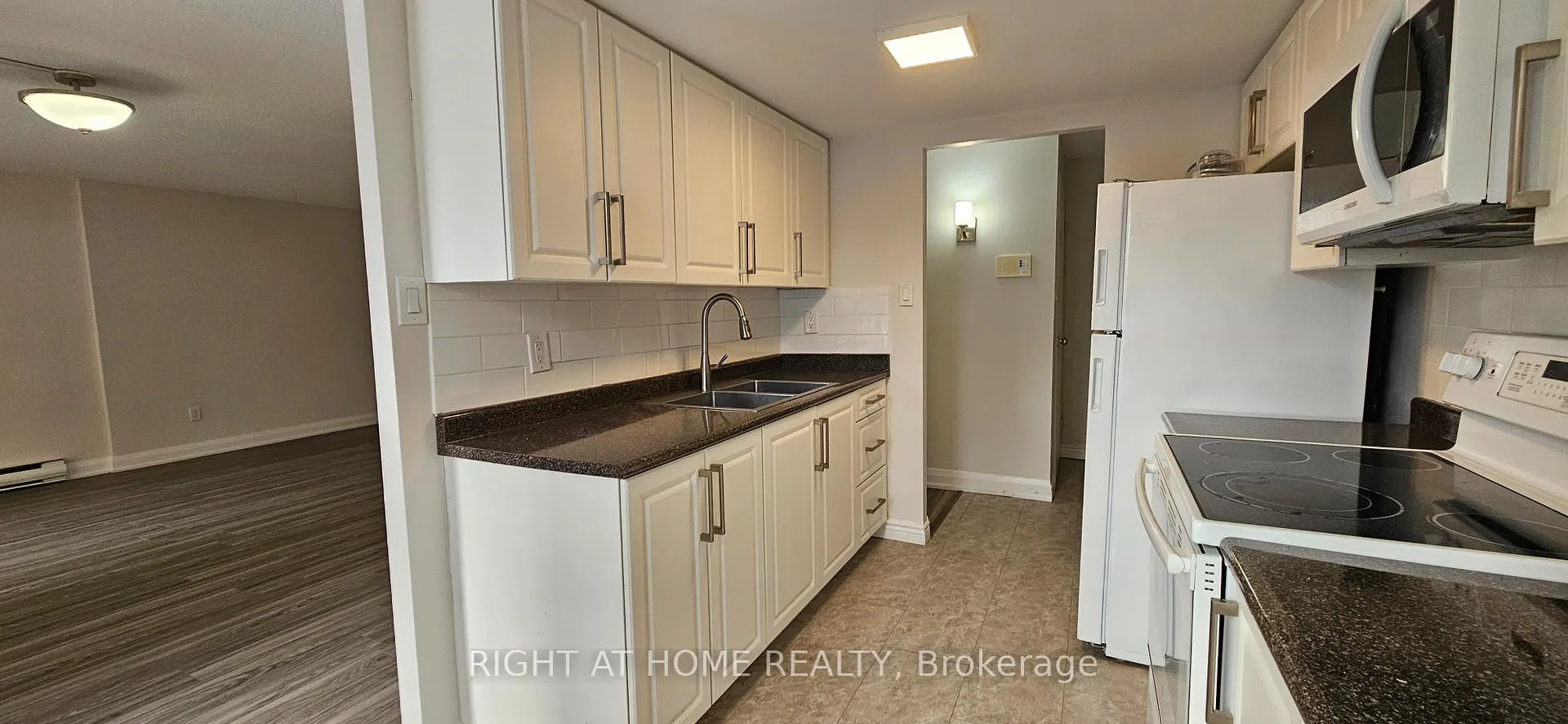 Photo 2 of Unit 61, 53 Taunton Road E, Oshawa, Centennial — HOMEH