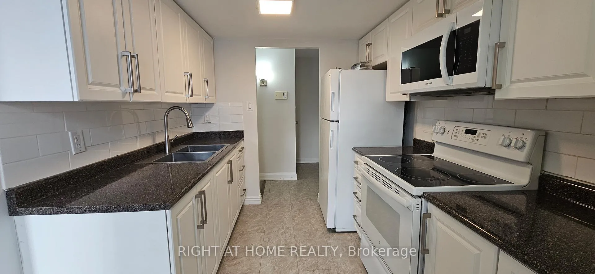 Photo 3 of Unit 61, 53 Taunton Road E, Oshawa, Centennial — HOMEH
