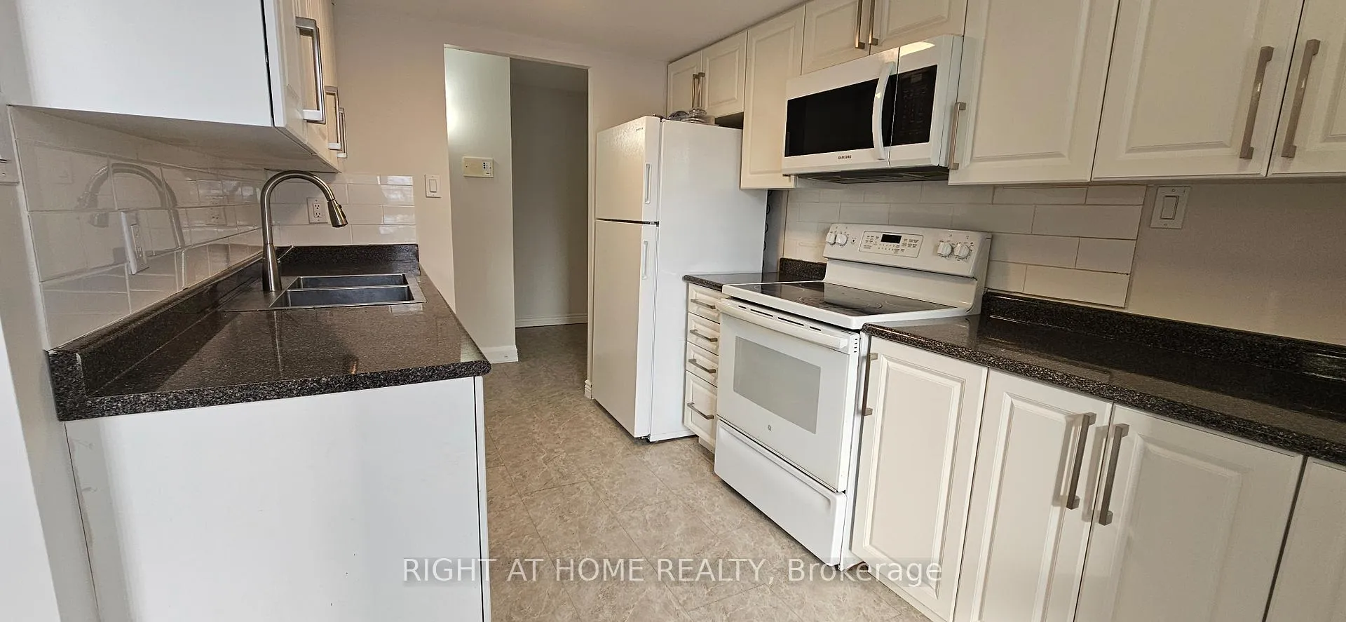 Photo 5 of Unit 61, 53 Taunton Road E, Oshawa, Centennial — HOMEH