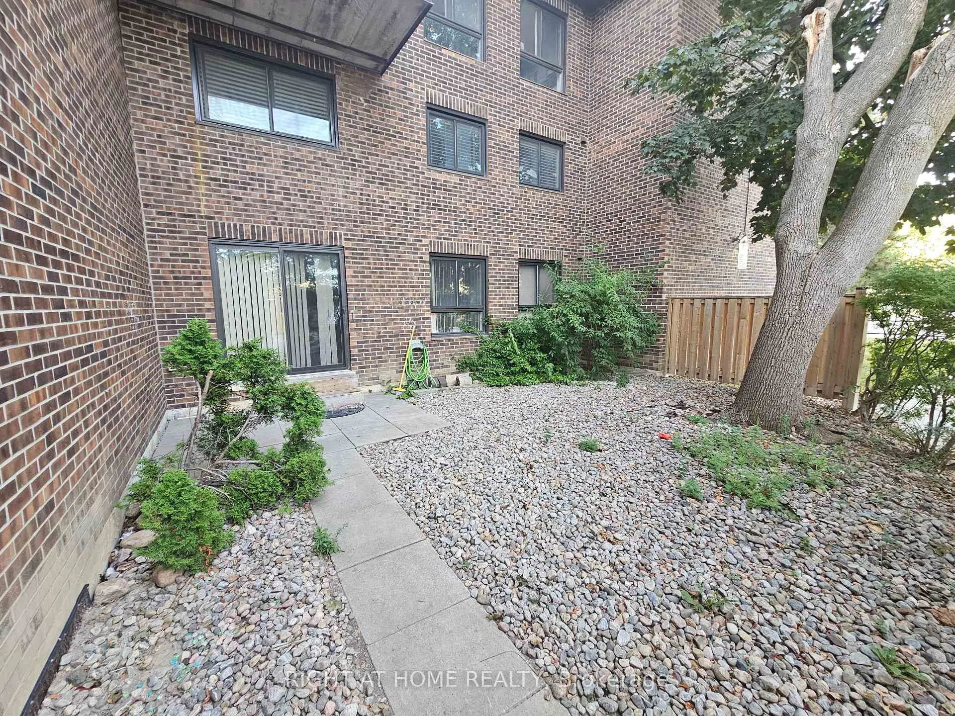 Photo 26 of Unit 61, 53 Taunton Road E, Oshawa, Centennial — HOMEH