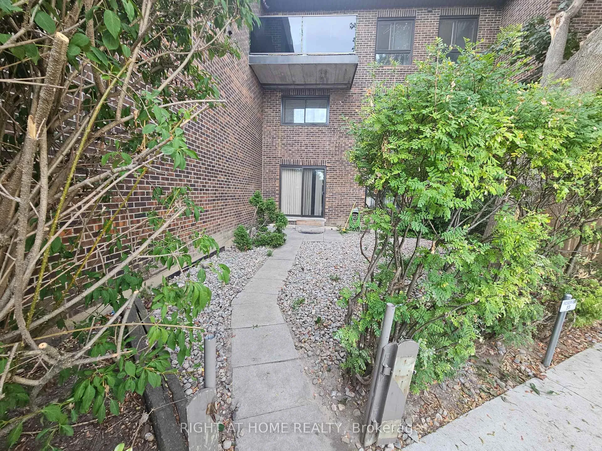Photo 27 of Unit 61, 53 Taunton Road E, Oshawa, Centennial — HOMEH