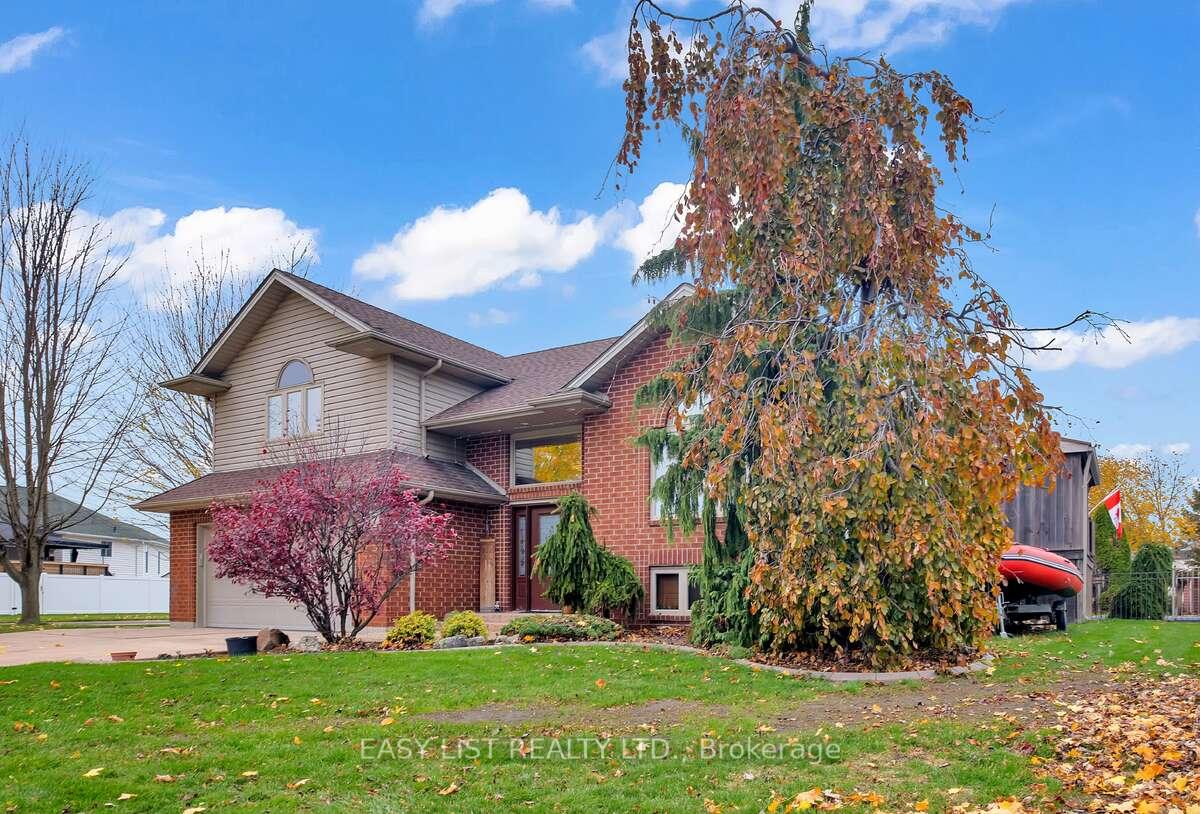 Photo 3 of 217 Maple Leaf Court, Lakeshore — HOMEH