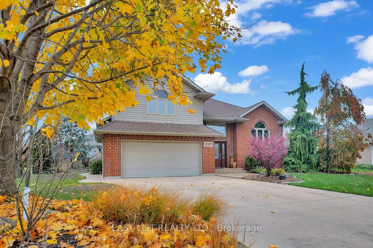 Photo 5 of 217 Maple Leaf Court, Lakeshore — HOMEH