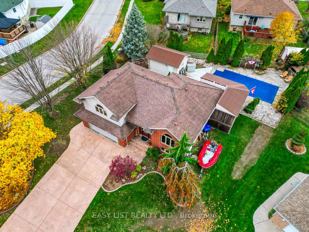 Photo 6 of 217 Maple Leaf Court, Lakeshore — HOMEH