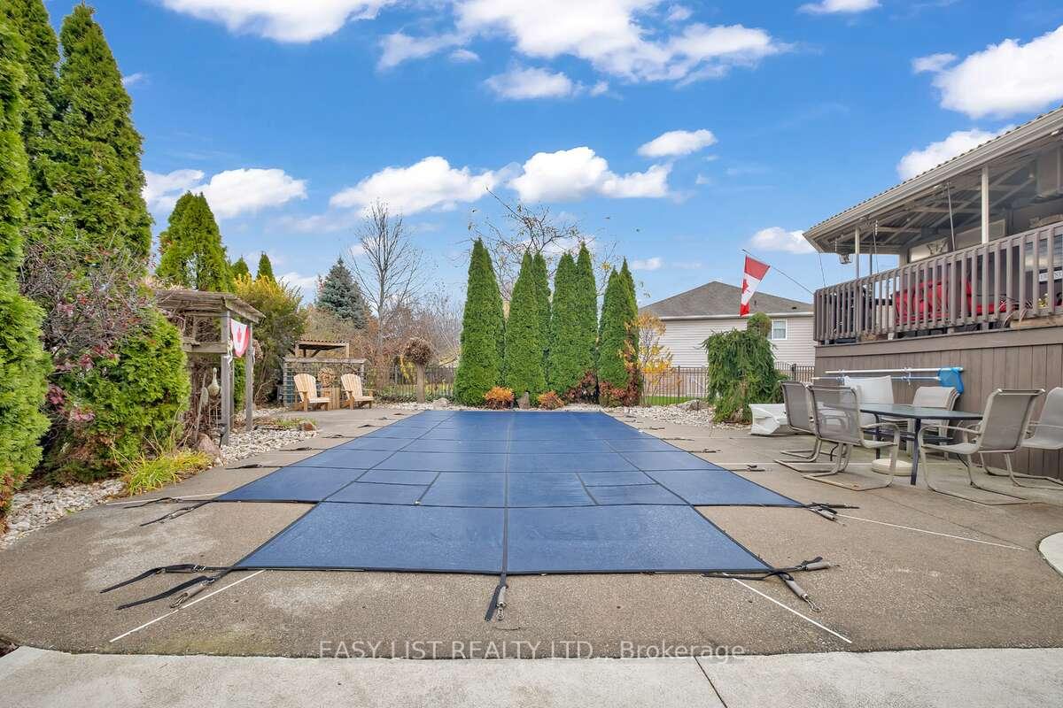 Photo 9 of 217 Maple Leaf Court, Lakeshore — HOMEH