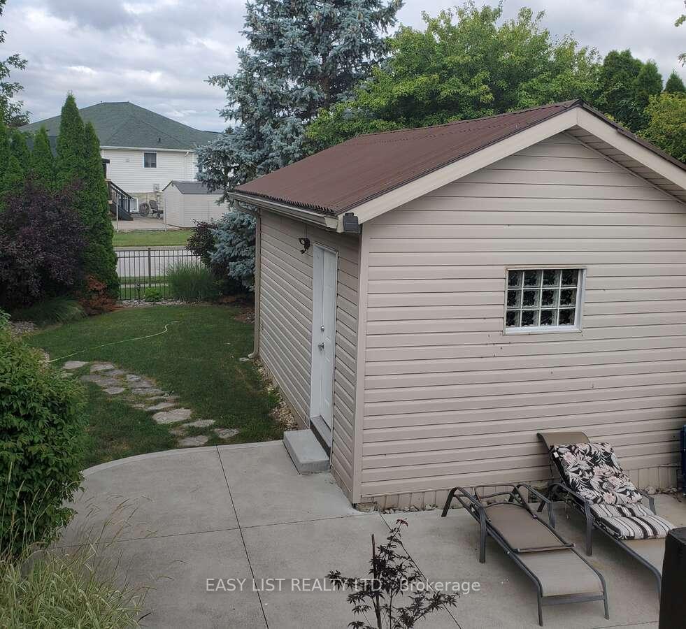 Photo 10 of 217 Maple Leaf Court, Lakeshore — HOMEH
