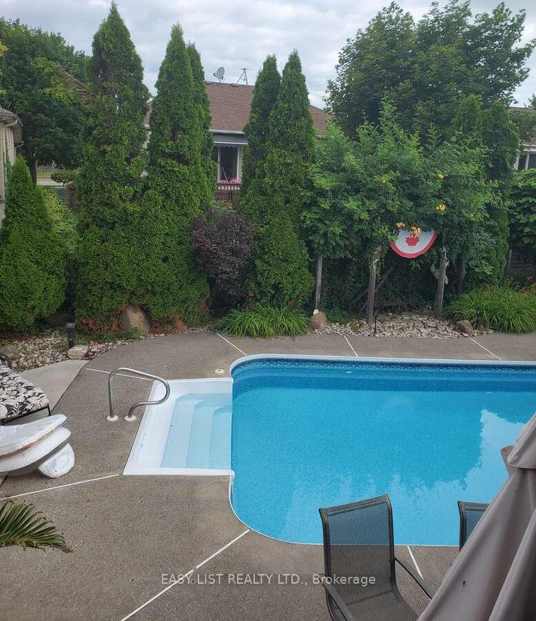 Photo 11 of 217 Maple Leaf Court, Lakeshore — HOMEH