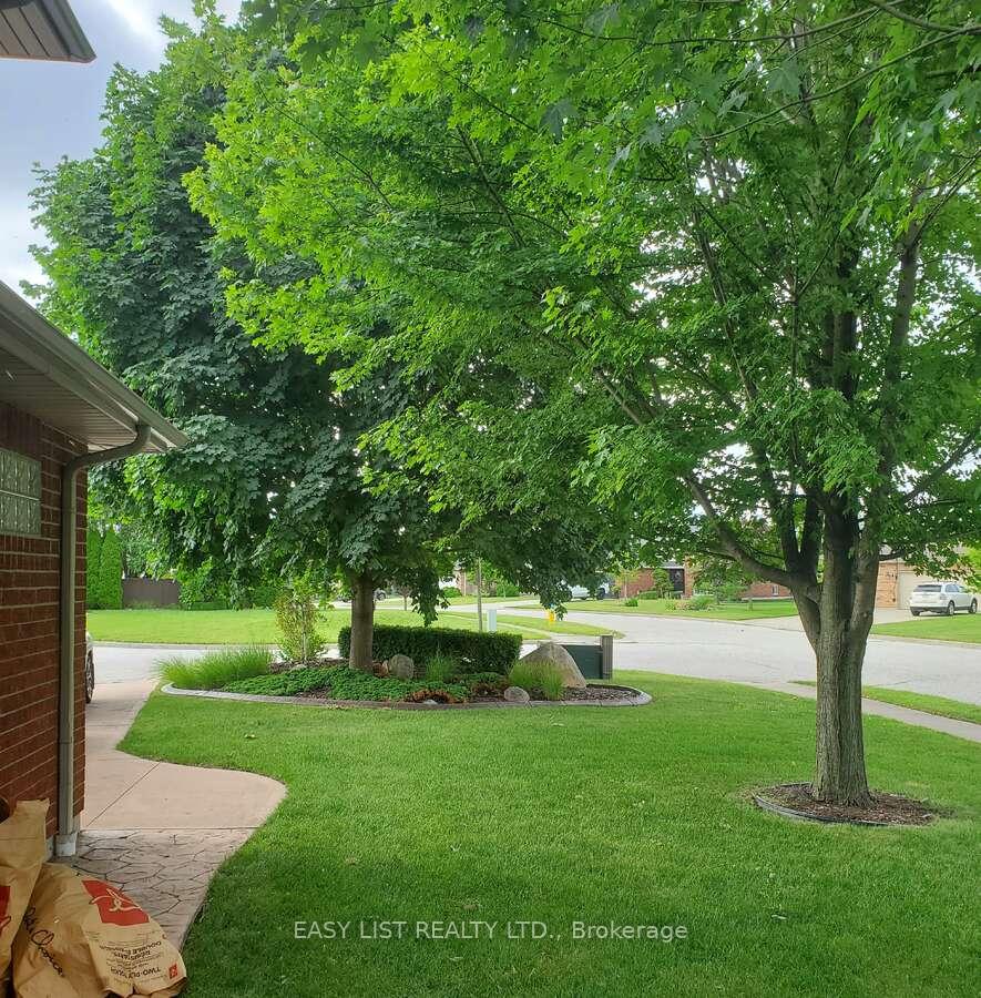 Photo 12 of 217 Maple Leaf Court, Lakeshore — HOMEH