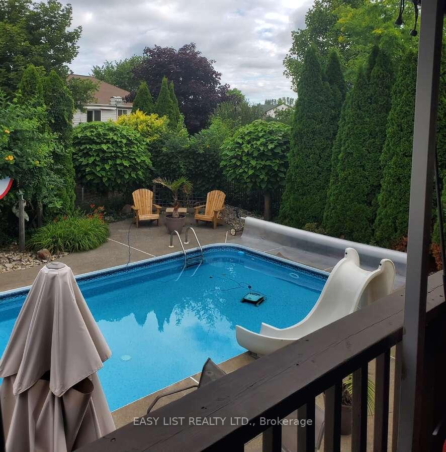 Photo 14 of 217 Maple Leaf Court, Lakeshore — HOMEH
