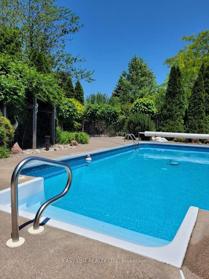 Photo 15 of 217 Maple Leaf Court, Lakeshore — HOMEH