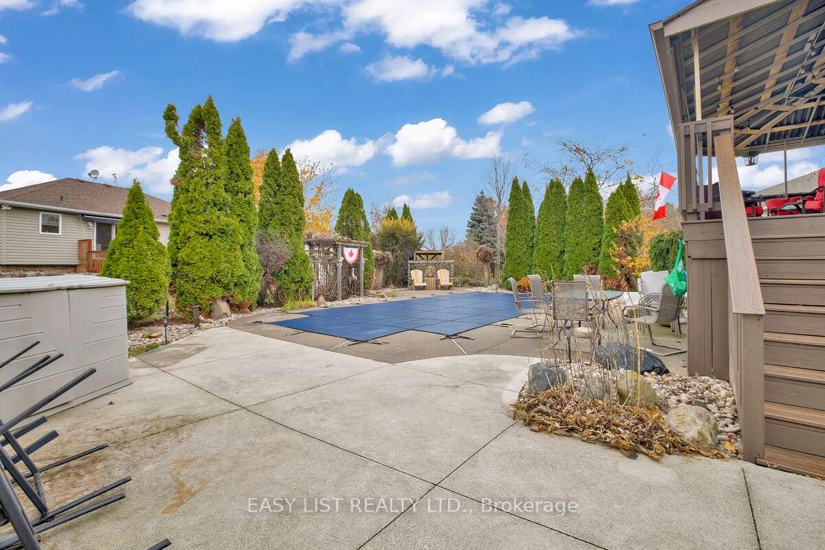 Photo 16 of 217 Maple Leaf Court, Lakeshore — HOMEH