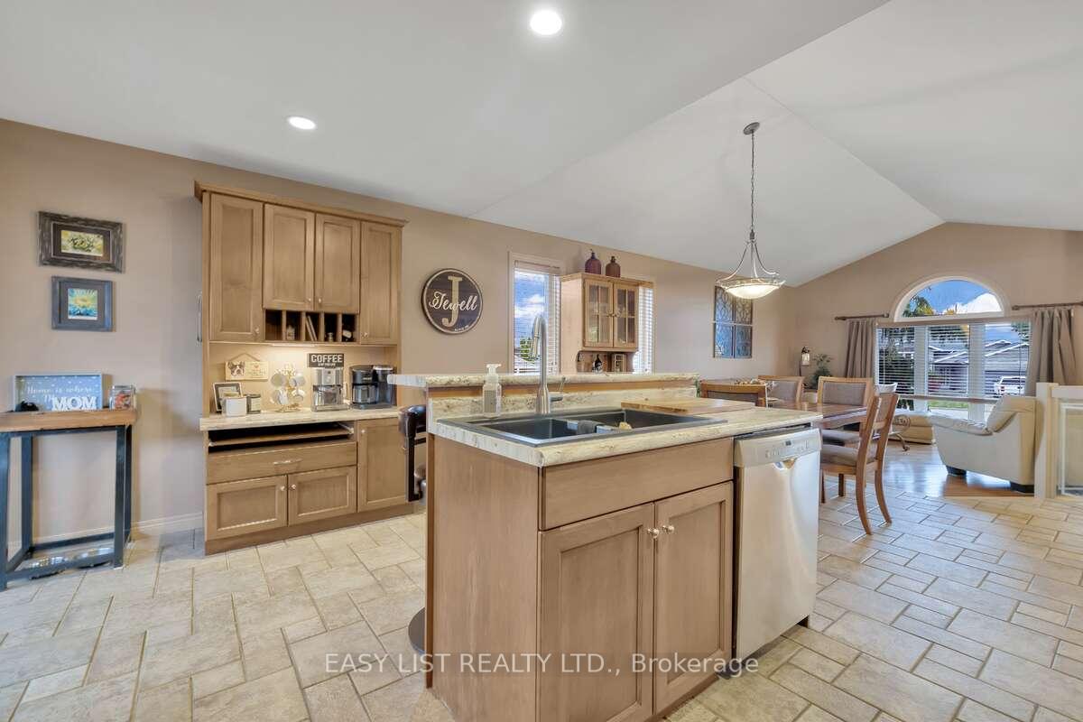 Photo 18 of 217 Maple Leaf Court, Lakeshore — HOMEH