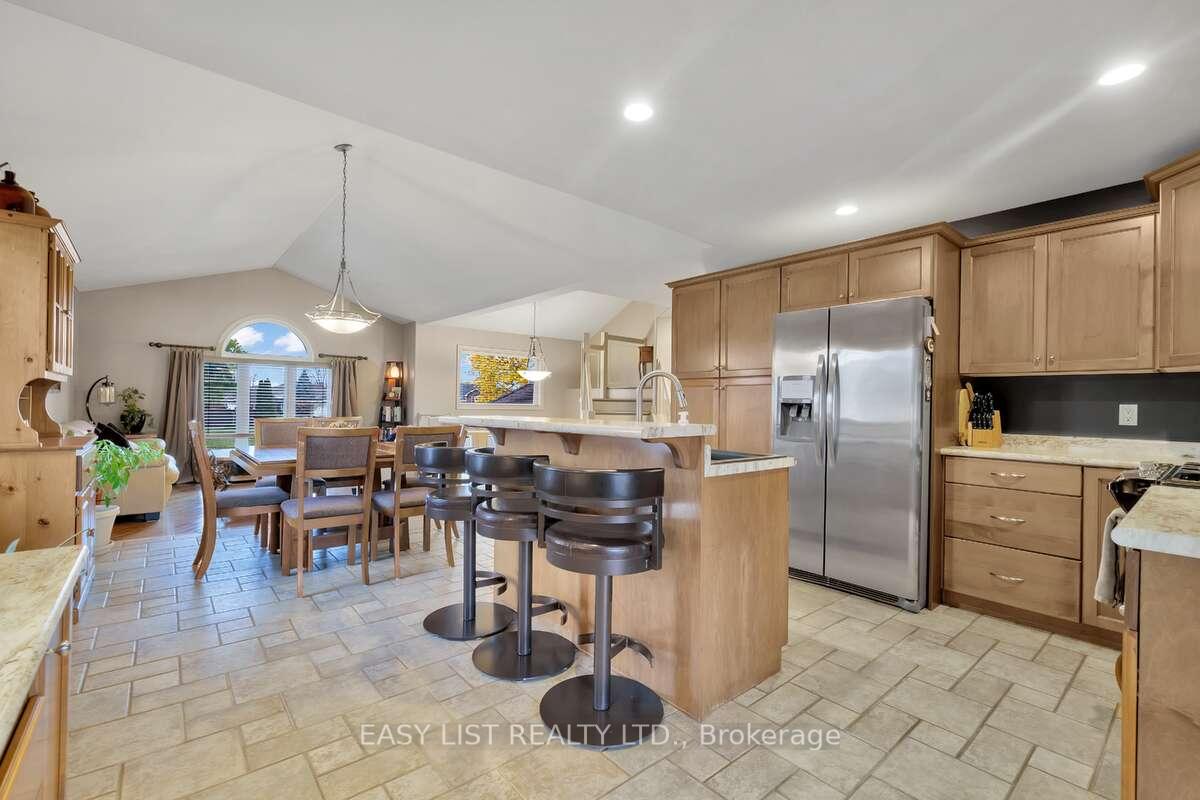 Photo 19 of 217 Maple Leaf Court, Lakeshore — HOMEH