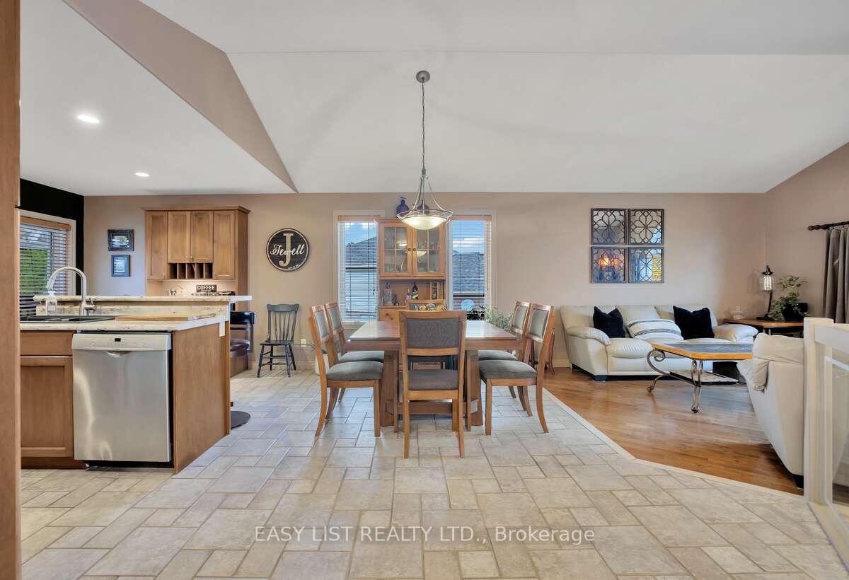 Photo 20 of 217 Maple Leaf Court, Lakeshore — HOMEH