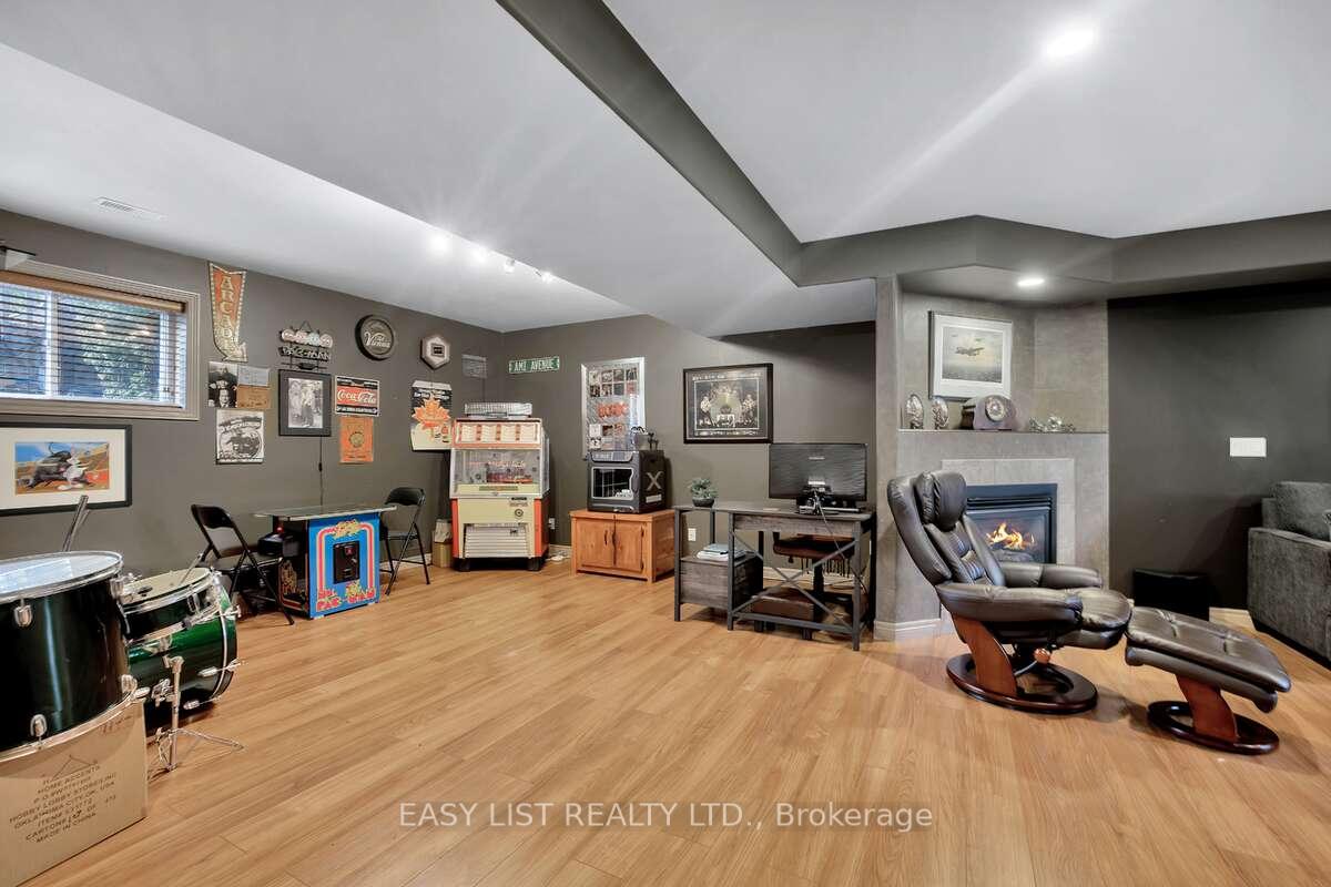 Photo 33 of 217 Maple Leaf Court, Lakeshore — HOMEH