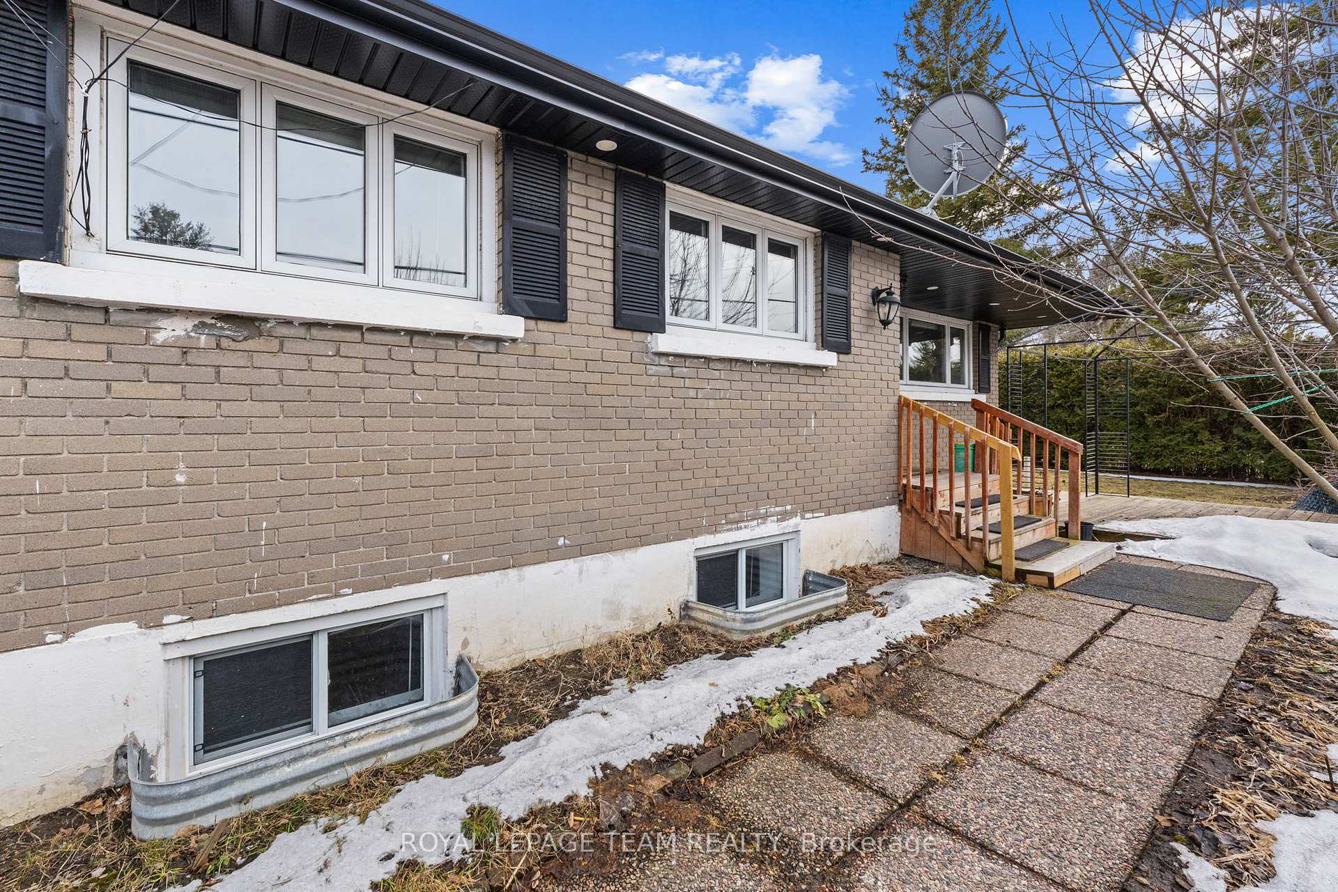 Photo 2 of 154 Norice Street, Ottawa, Meadowlands/Crestview — HOMEH